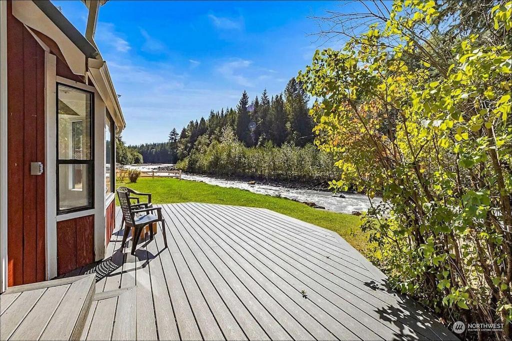 New: Steps From White River Near Mount Rainier National Park Greenwater Luaran gambar