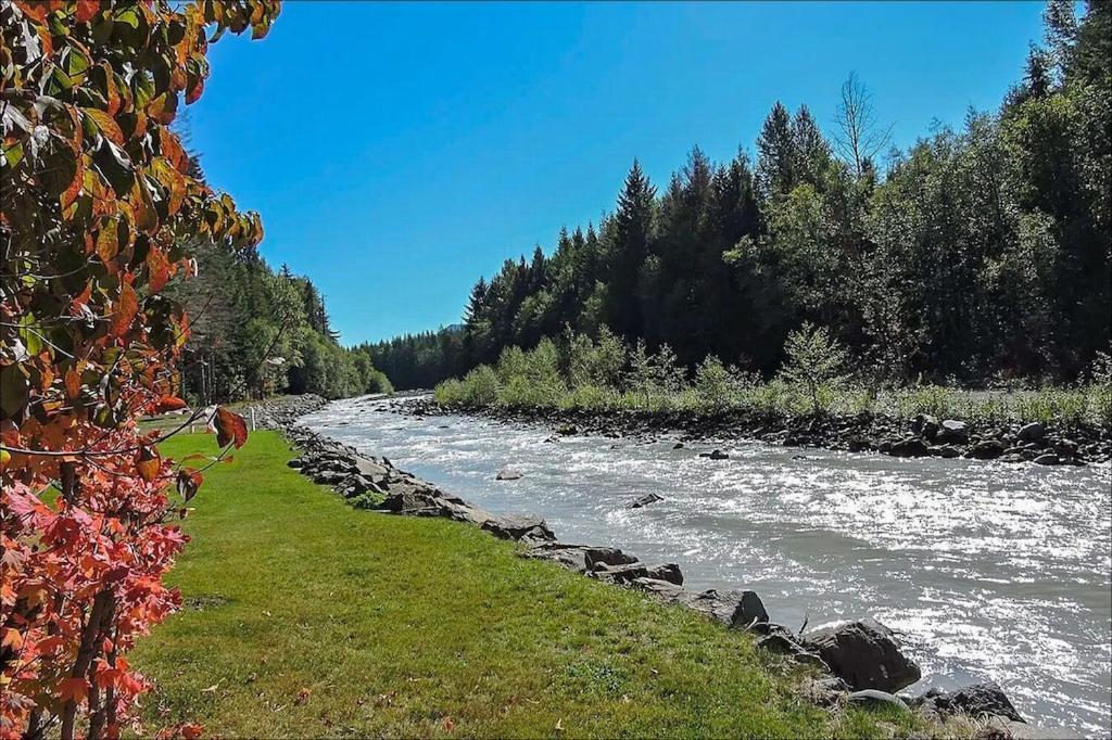 New: Steps From White River Near Mount Rainier National Park Greenwater Luaran gambar