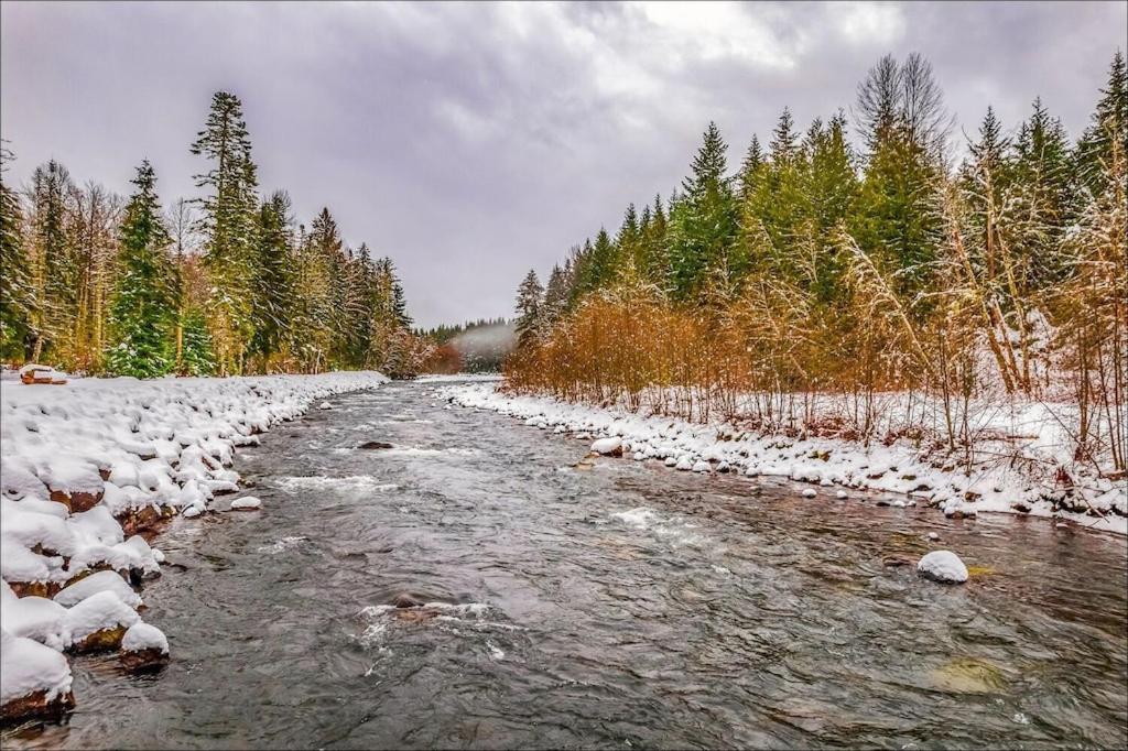 New: Steps From White River Near Mount Rainier National Park Greenwater Luaran gambar